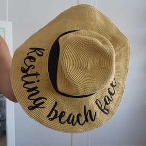 Resting Beach Face packable hat